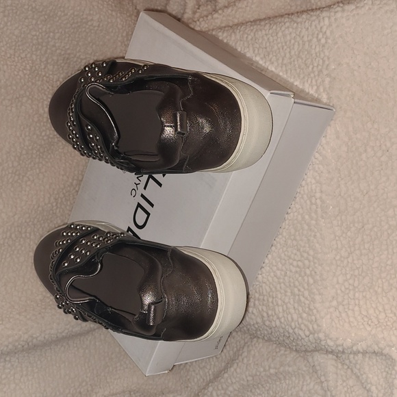 J Slides Arley leather studded pewter sneakers women's size 10 new in box - Picture 3 of 6